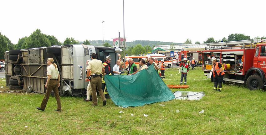 Schwerer Unfall mit Reisebus Lohmar Donrather Dreieck P363.JPG